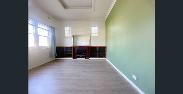 Family Home with four bedrooms in Largs Bay - Photo 1