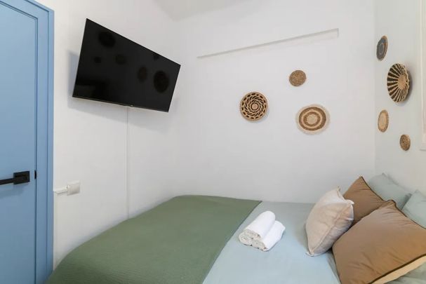 Carrer de Còrsega, Barcelona, Catalonia 08026 - Photo 1