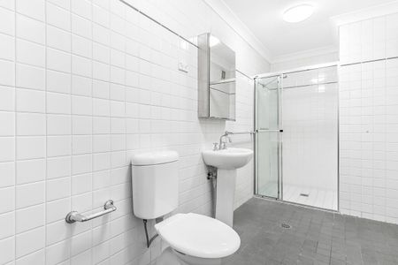 STUNNING LOFT STYLE SPLIT LEVEL ONE BEDROOM APARTMENT - Photo 4