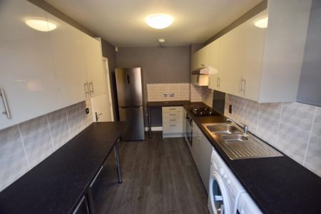 Silken Court, Nuneaton, CV11 5NN - BILLS INCLUSIVE HOUSE-SHARE PRIVATE BATHROOM - Photo 2