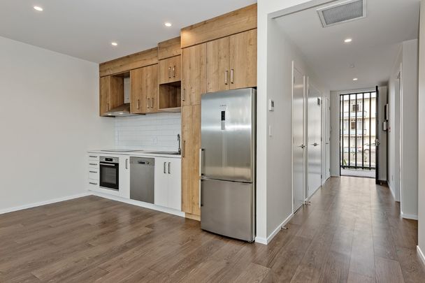 This complex offers eight modern apartments in the heart of Hamilton City Centre. - Photo 1