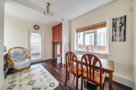 4 bedroom semi-detached house to rent - Photo 3