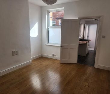 3 bedroom terraced house to rent - Photo 2