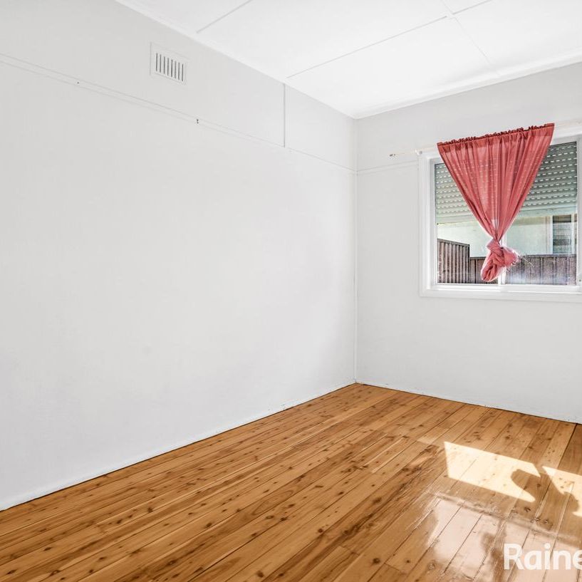 Well Presented & Centrally Located - Photo 1