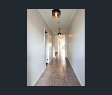 35 Koolivoo Parade, Boyne Island, Qld 4680 - Photo 3