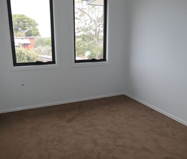 26B Raymond Street, Ashwood VIC 3147 - Townhouse For Rent | Domain - Photo 1