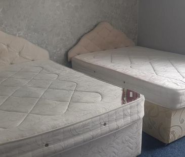 4 bedroom terraced house to rent - Photo 4