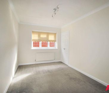 3 bedroom semi-detached bungalow to rent - Photo 6