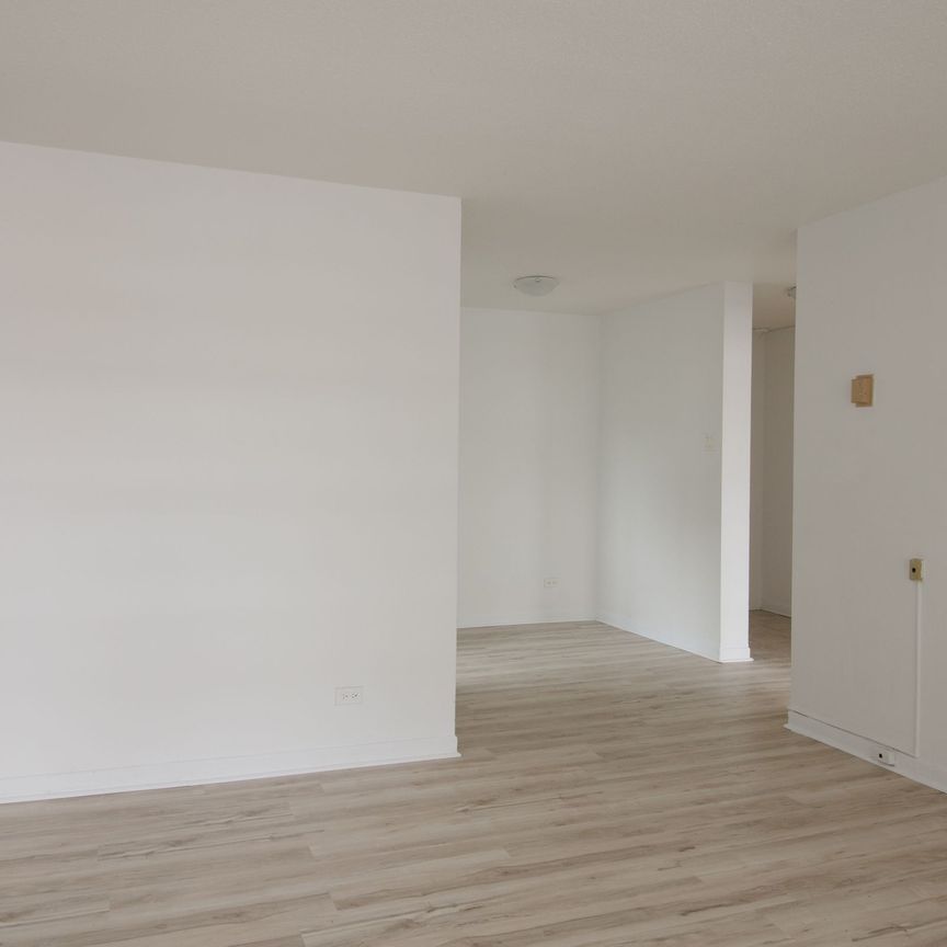 1975 Maisonneuve Blvd West - Photo 1