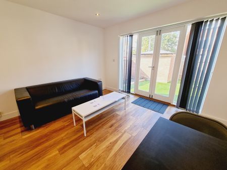 2 Bed Student Accommodation - Photo 2