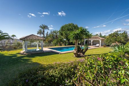 Luxury Villa for rent in The Golden Mile, Marbella, Andalusia - Photo 4