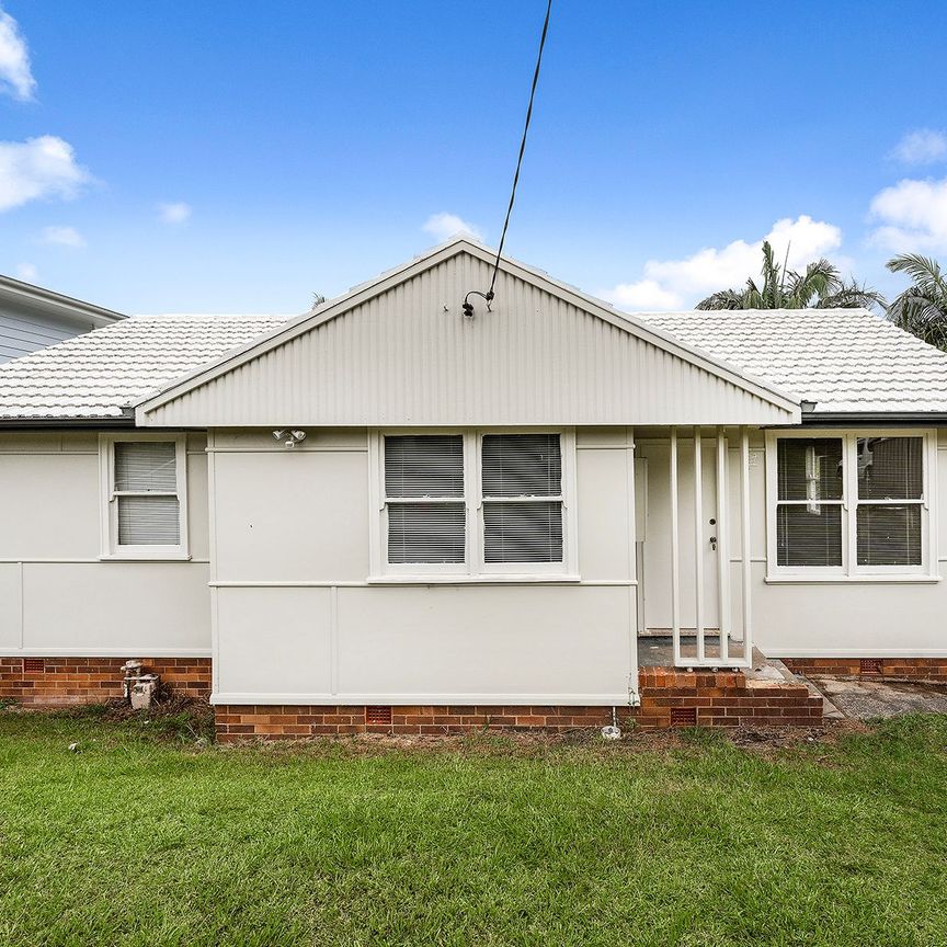 Renovated Three Bedroom House - Photo 1