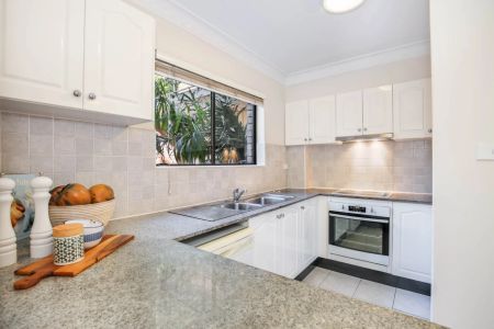 Gorgeous Two Bedroom Apartment with Courtyard in Heart of Cammeray - Photo 5