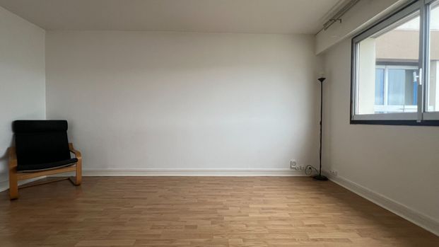 Appartement a louer Paris - Loyer €950/mois charges comprises ** - Photo 1