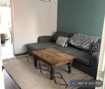 3 bedroom end of terrace house to rent - Photo 3