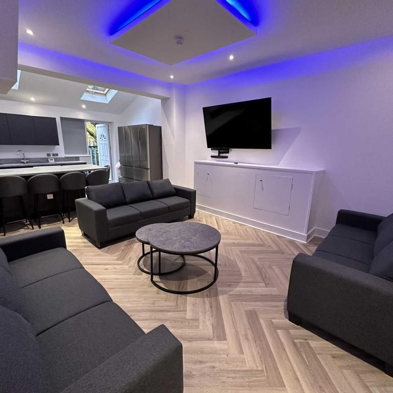 9 bedroom terraced house to rent - Photo 1