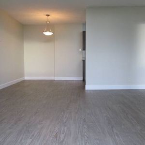 1 BEDROOM - Bright unit - Convenient location - Photo 2