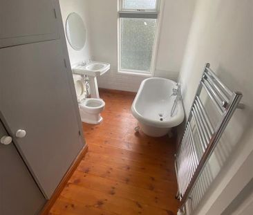 3 bedroom end of terrace house to rent - Photo 3