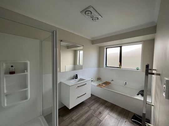 Family Home - Close to Excellent Schooling - Photo 1