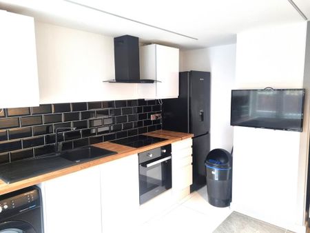 3 bedroom apartment to rent - Photo 5