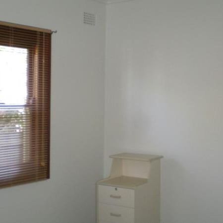 NEAT AND TIDY ONE BEDROOM FLAT - Photo 4