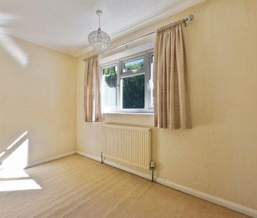 4 bedroom terraced house to rent - Photo 3
