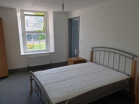 1 bedroom in a house share to rent - Photo 2