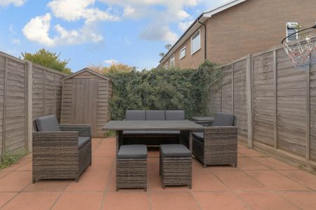 Southwood Close, Worcester Park - Photo 3