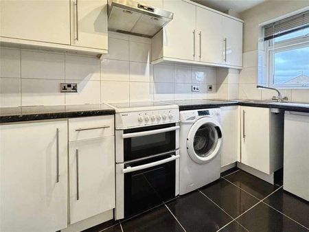 Fleetham Gardens, Lower Earley, Reading, Berkshire, RG6 - Photo 5