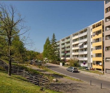 Viel Platz in der 2-Zimmer-Wohnung mit Balkon und Aufzug - Photo 1