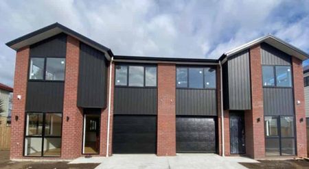 3 Bedroom Modern Town house - Photo 3