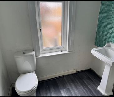 Room in a Shared House, Morrab Gardens, IG3 - Photo 5