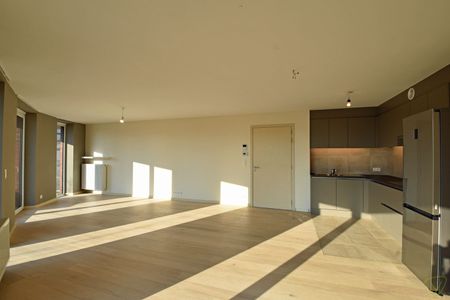 Zonnig gelijkvloers appartement te huur met centrale ligging! - Photo 2