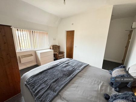 Studio to rent - Photo 3