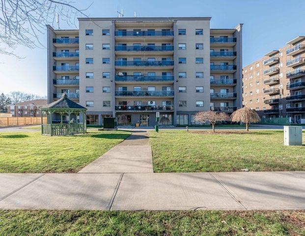 Victoria Park & Imperial Towers Apartments | 6521 & 6563 Drummond Road, Niagara Falls - Photo 1