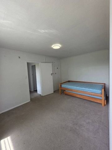Affordable, Convenient & Roomy: Great for Students - Photo 4
