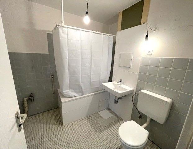 Renovierungsbedürftige 2-Zimmer-Wohnung – Gestalten Sie Ihr Traumzuhause! - Photo 1