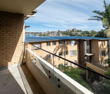 Charming 2-Bedroom Apartment in Drummoyne - Photo 6