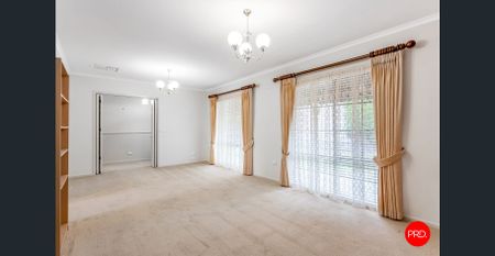 Comfort and Convenience in Strathdale - Photo 3