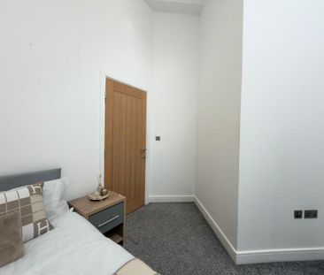 1 bedroom in a flat share to rent - Photo 3