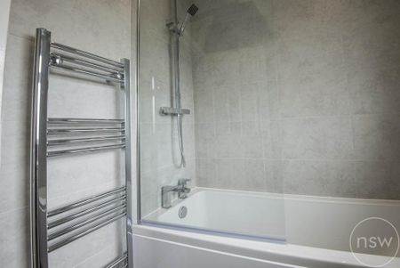 4 bedroom semi-detached house to rent - Photo 5