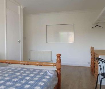 Bedroom Detached House In Winton, BH9 - Photo 4
