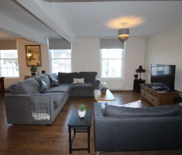 3 bed flat to rent in Lake House, High Street, Battle - Photo 3