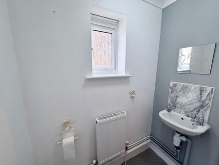 3 bedroom semi-detached house to rent - Photo 4