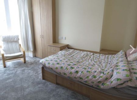 5 Bed - 12 Walmsley Road, Headingley, Leeds - LS6 1NG - Student - Photo 5