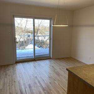 APPARTEMEN,4.5,RÉNOVÉ ,ENTRÉE PRIVÉE - Photo 2