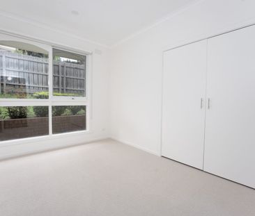 Newly Renovated 5-Bedroom Family Home – Serpell Primary & East Donc... - Photo 4