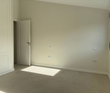 Casa adosada de alquiler en Tres Olivos - Valverde - Photo 1