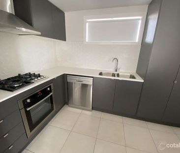 Modern & Low-Maintenance 3-Bedroom Family Home - Photo 1