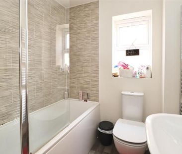 3 bedroom semi-detached house to rent - Photo 5